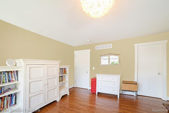 Building Photo - 356 Ferndale Ave