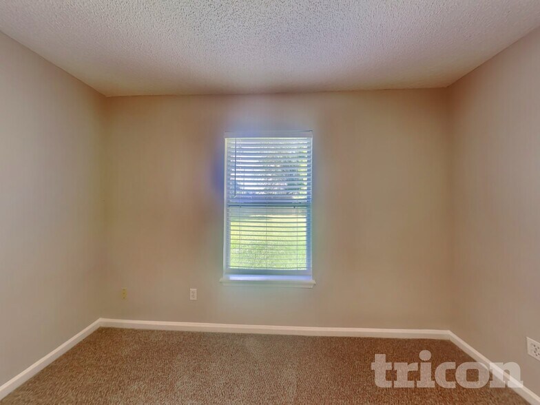 Building Photo - 3099 Wavering Ln