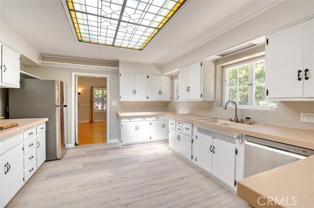 Building Photo - 1096 Armada Dr