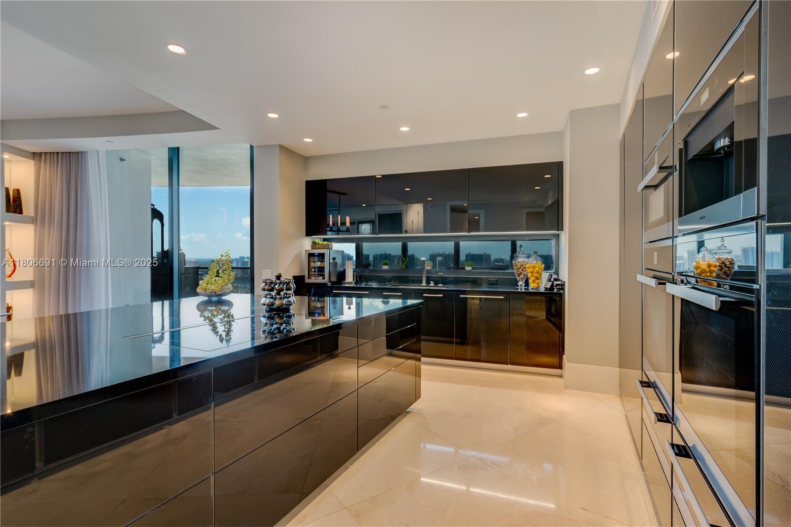 Building Photo - 18555 Collins Ave