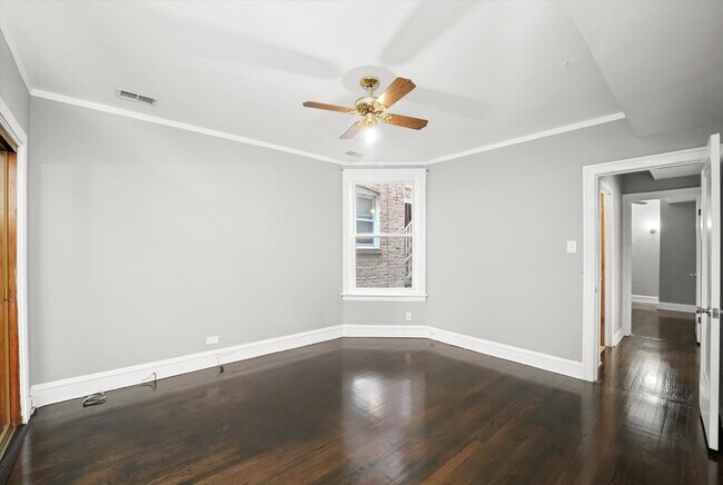 Building Photo - 5804 N Artesian Ave