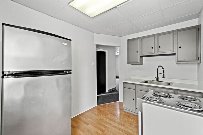 Interior Photo - 412 Mill Street