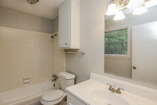 Building Photo - Beautiful 3 Bedroom Home in Jackson!