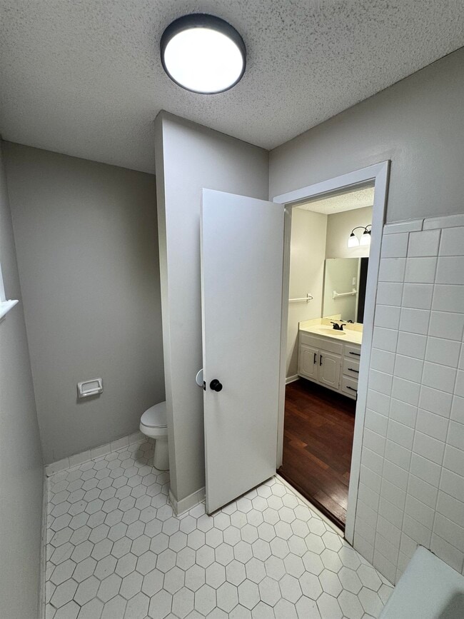 Building Photo - 2302 Hawksmoor Pl