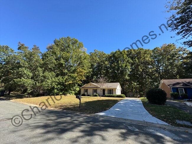 Primary Photo - Nice 3 bedroom 2 bath home in Charlotte!