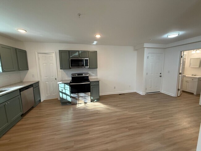 Building Photo - 208 Meadow St