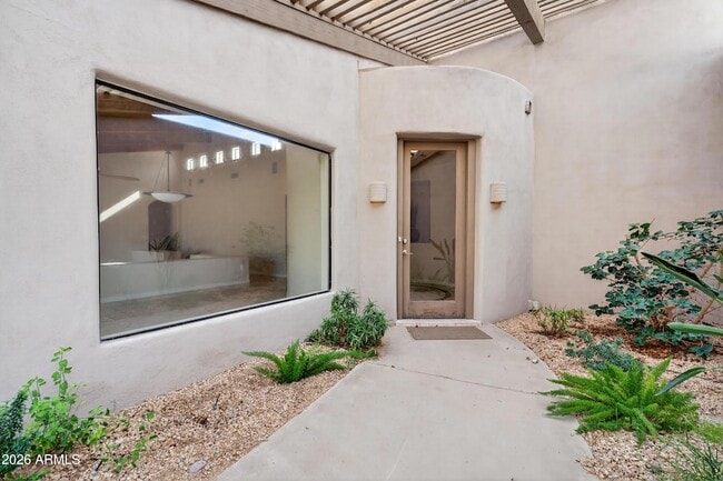 Building Photo - 8001 E Vista Bonita Dr