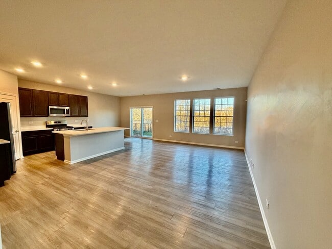 Building Photo - 1327 Draper Rd