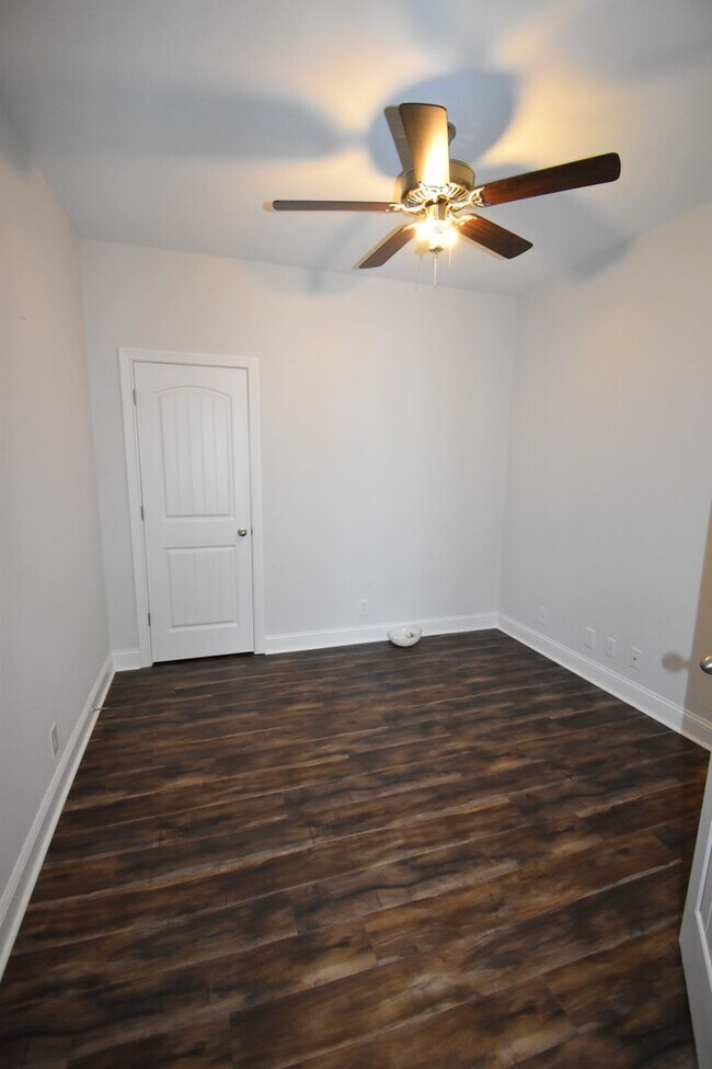 Building Photo - 1072 Fuji Ln