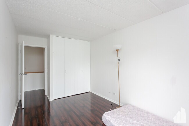 Building Photo - 711 W Gordon Ter