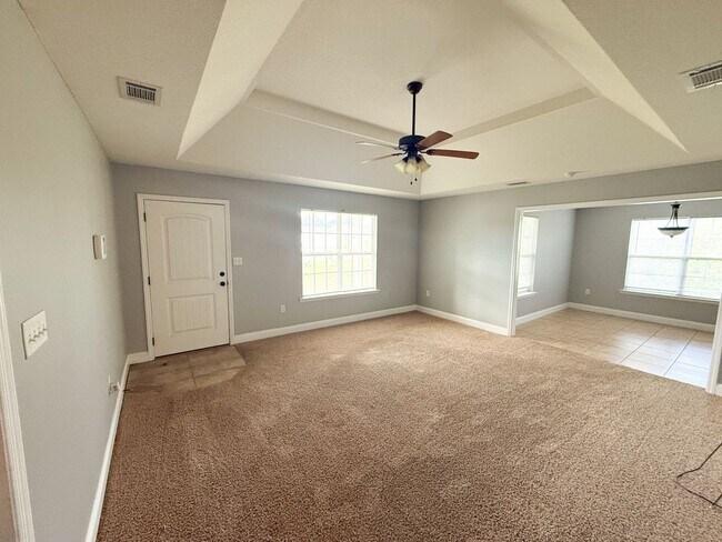 Building Photo - 4646 Stonewall Cir