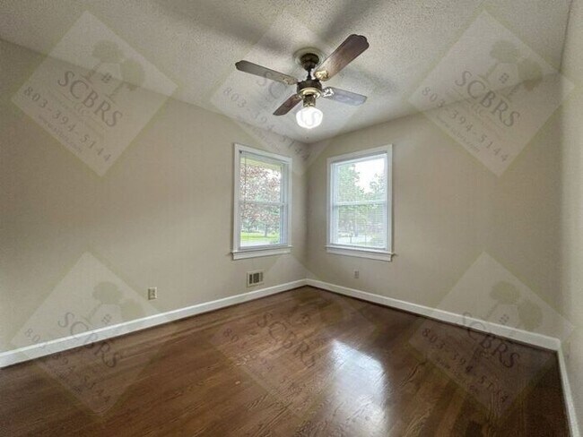 Building Photo - SE Columbia - 3 bedroom, 2 bath clean single story