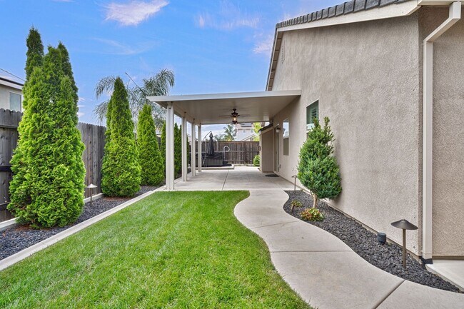 Building Photo - Beautiful Lincoln Home with Solar, 3-Car Garage & Trailer Parking!