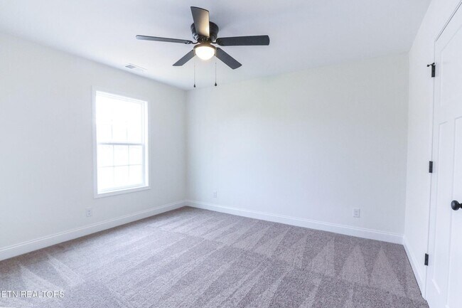 Building Photo - Maryville 37801 - 4 bedroom, 2 bath home - Contact Adam Sharp (865) 254-0980