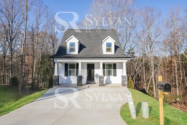 Building Photo - Enjoy living the good life in this 3 bedro...