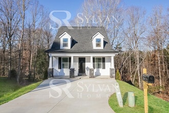 Building Photo - Enjoy living the good life in this 3 bedroom, 2.5 bathroom home