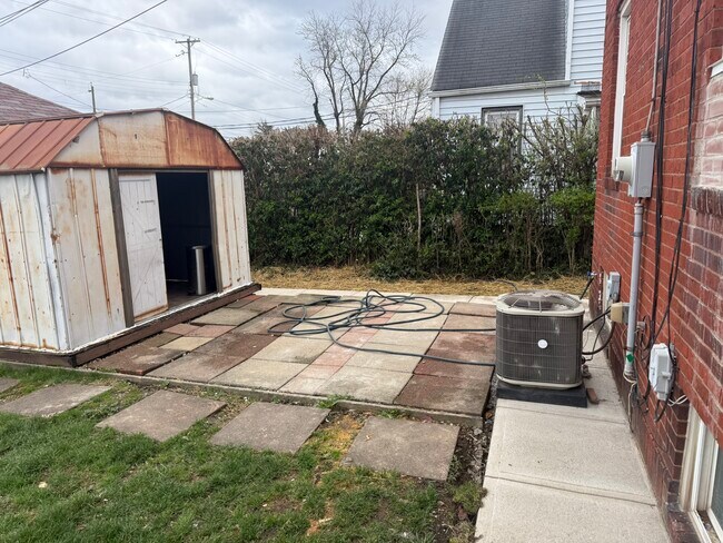 Building Photo - 952 Bulen Ave