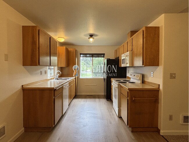Building Photo - 61875 Avonlea Cir