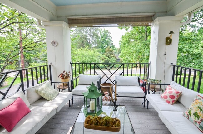 Building Photo - English Cottage in the heart of Belle Meade