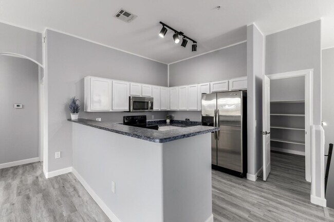 Building Photo - 1350 S Greenfield Rd