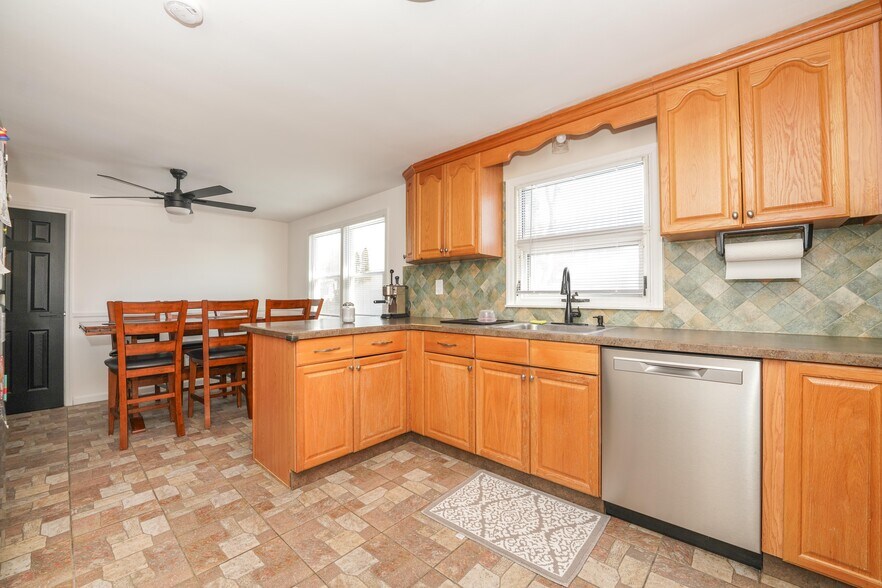 Building Photo - 332 MacArthur Ave