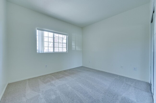 Building Photo - 4730 E Craig Rd