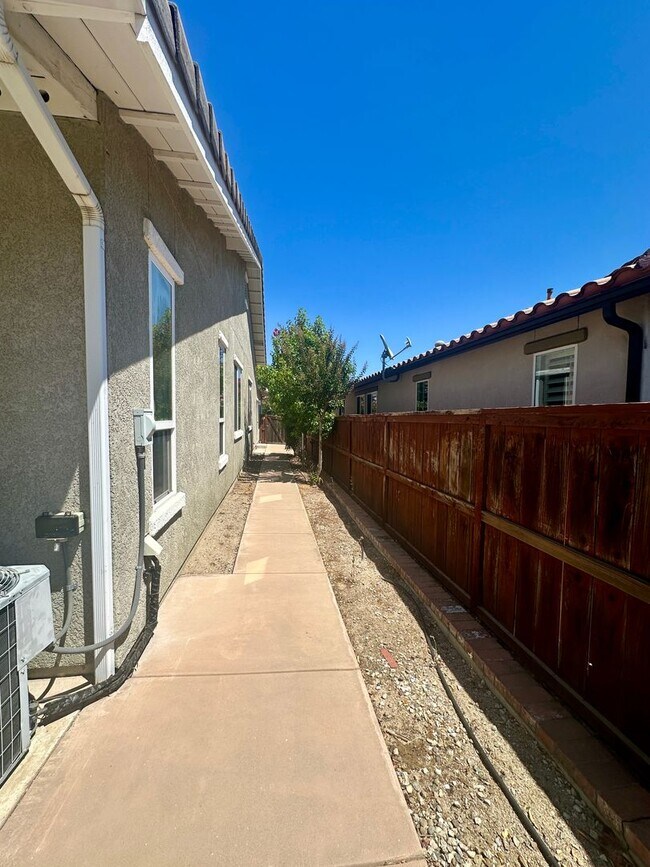 Building Photo - 2653 Traditions Loop