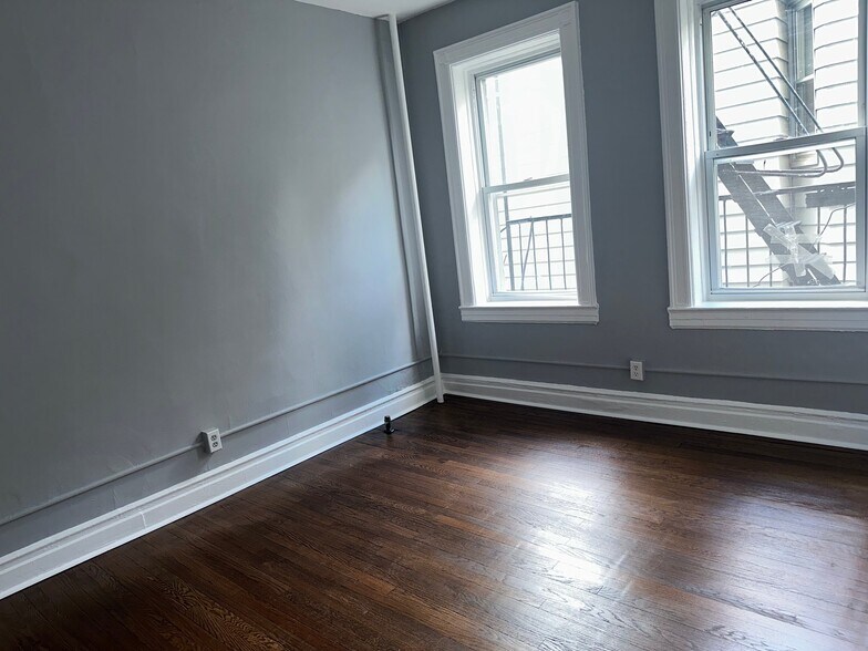 Building Photo - 804 Avenue C