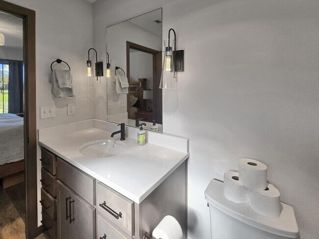 Building Photo - 1558 Blaine's Wy