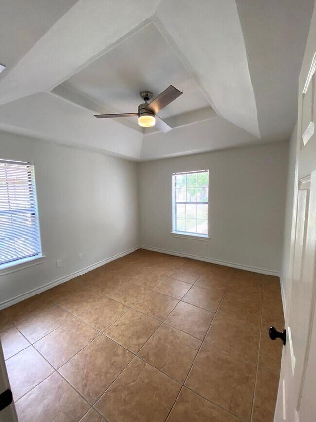 Building Photo - Perfectly Spacious Located Home In McAllen!