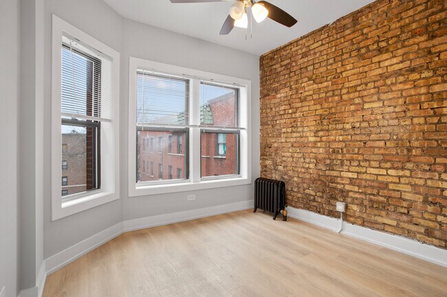 Building Photo - 1704 W Juneway Terrace