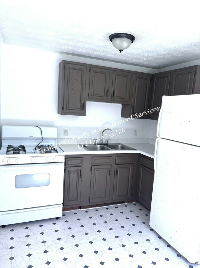 Building Photo - 453 McCleery St