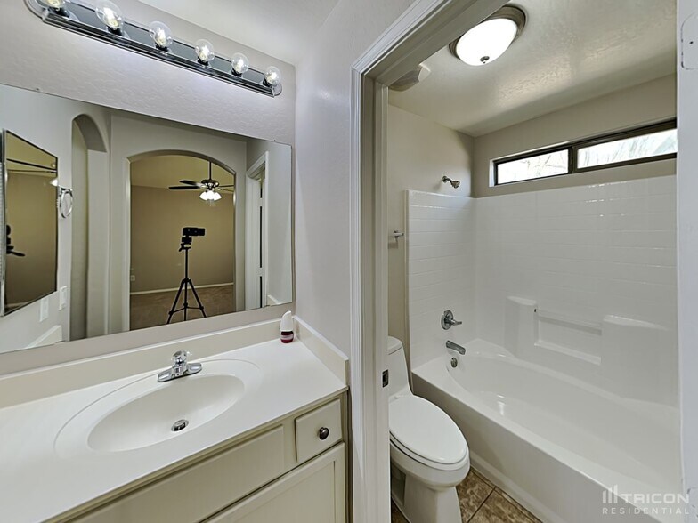Building Photo - 24818 W Huntington Dr