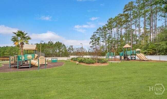 Building Photo - 255 Red Oak Dr