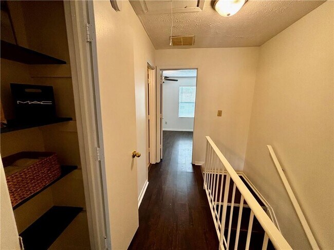 Building Photo - 464 Prince of Wales