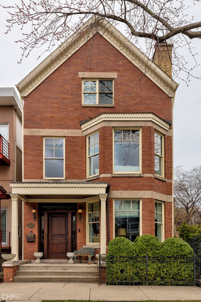 Building Photo - 2663 N Marshfield Ave