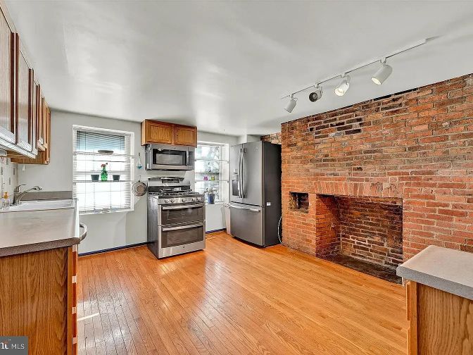 Kitchen 1st floor - 1005 S Kenwood Ave