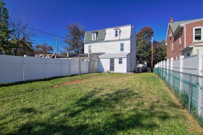 Building Photo - Spacious Newly Renovated East End Home!