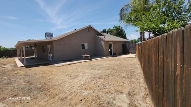 Building Photo - Immaculate 3 Bedroom 2 Bath House locate w...