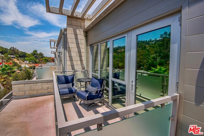 Building Photo - 3450 Cahuenga Blvd
