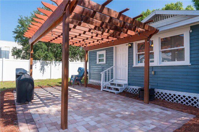 Building Photo - Live Wilder: Historic Charm Steps from Tam...