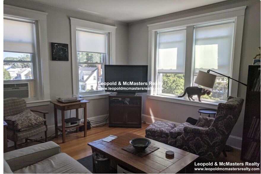 Primary Photo - 34 Russell St