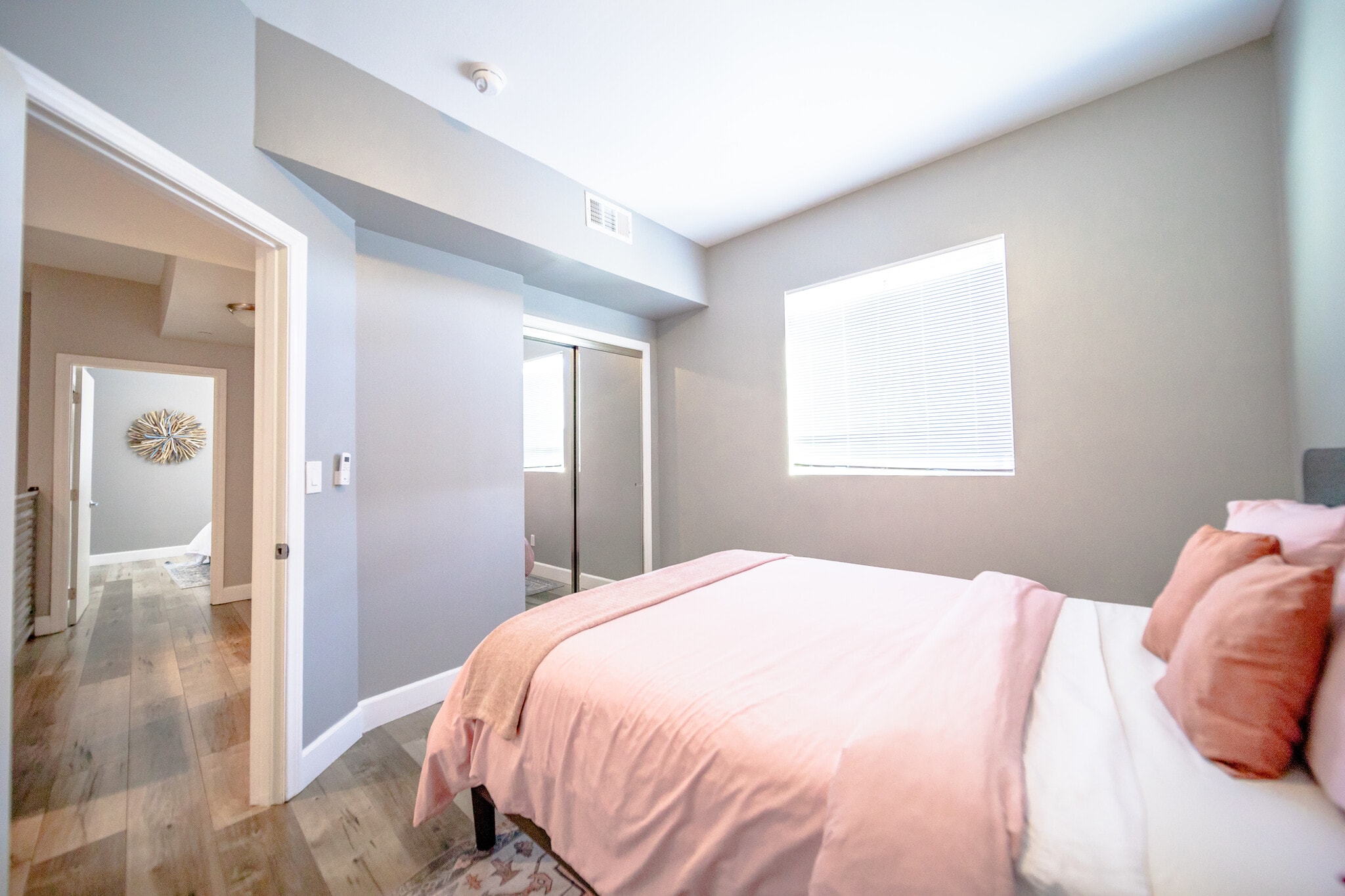 Building Photo - 3415 Edgehill Dr