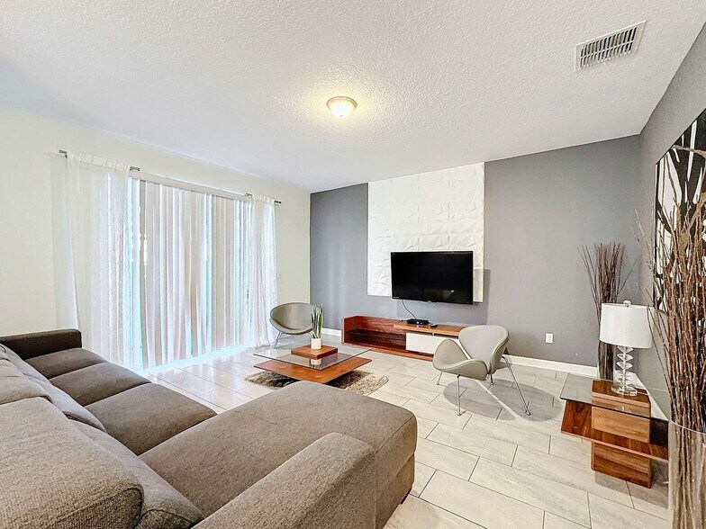 Building Photo - 1589 Flange Dr