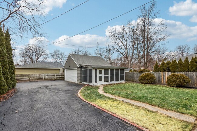 Building Photo - 6463 N Garden Grove Ln