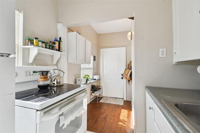 Building Photo - 2445 2nd Ave N