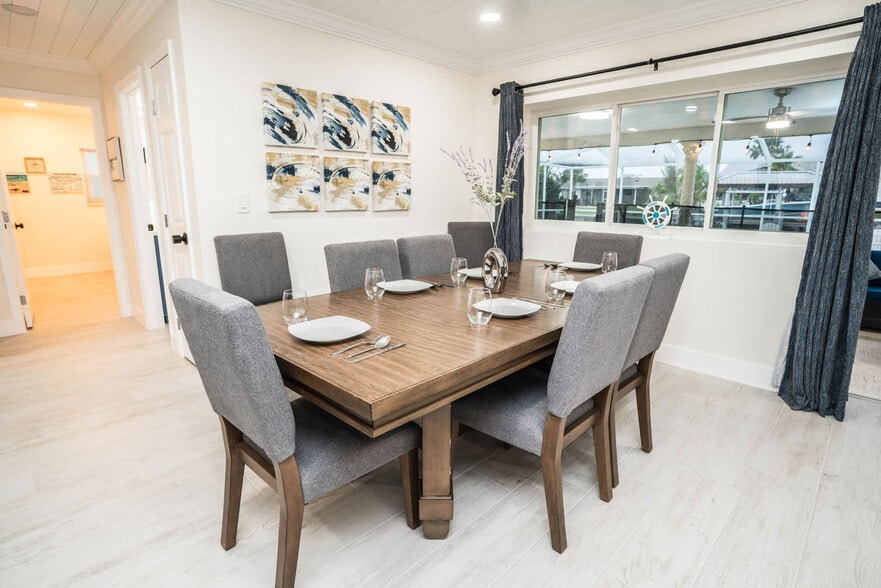 Building Photo - 6518 Solitaire Palm Way