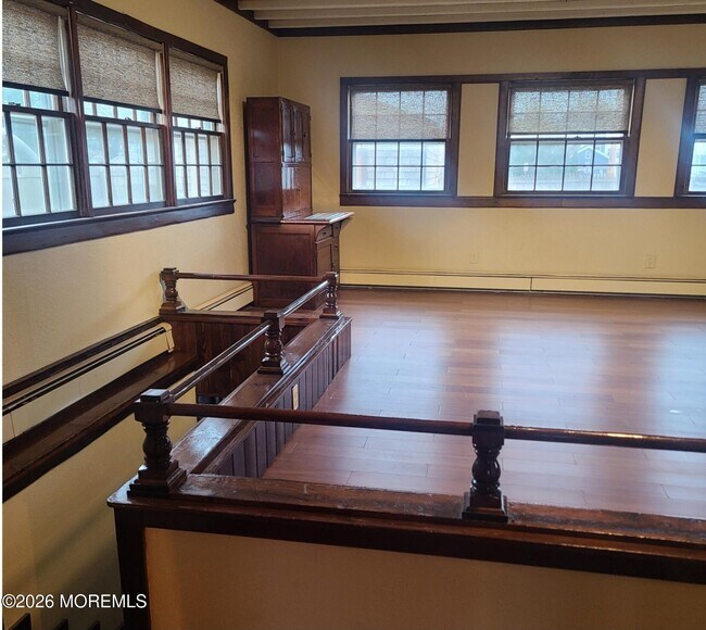 Building Photo - 634 Point Ave