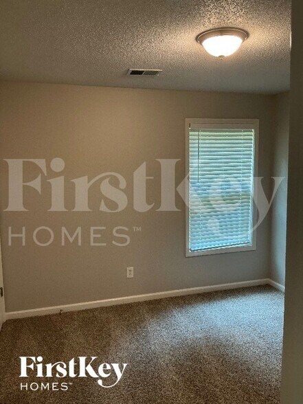 Building Photo - 3349 Meadovista Dr