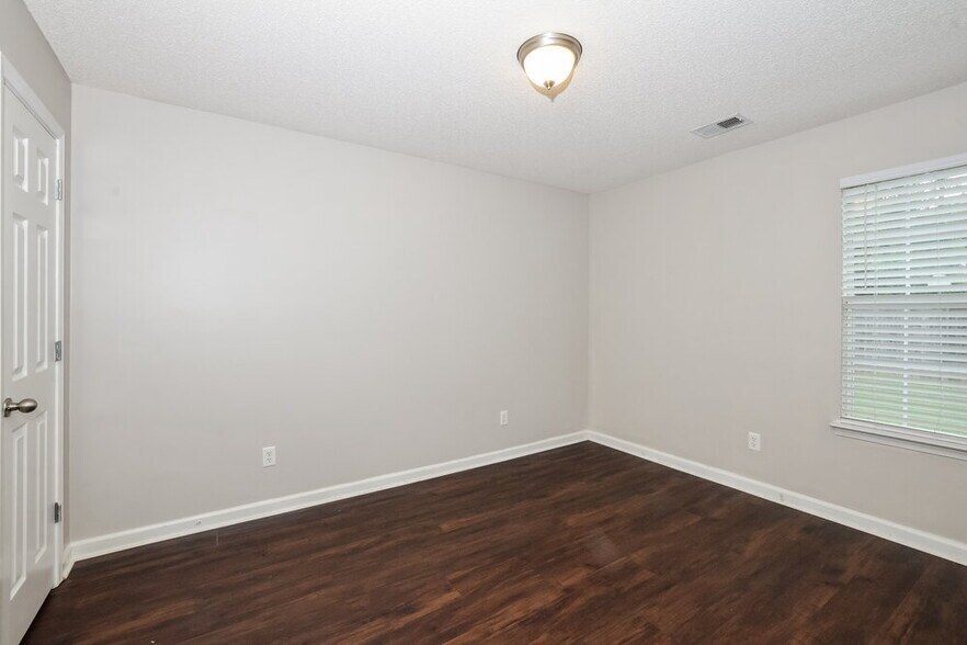 Building Photo - 7086 Crape Myrtle Dr